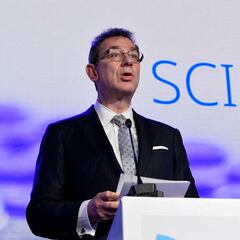 El CEO de Pfizer predice cuándo podremos hacer "vida normal"