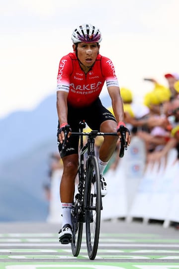 Nairo Quintana demostró una vez más que es uno de los mejores del mundo. La etapa 11 del Tour de Francia movió la general y el colombiano fue protagonista tras mantenerse a rueda de los capos y lanzar un ataque a 9.4 km de meta. Vingegaard aprovechó el mal día de Pogacar y le arrebató el maillot amarillo. 