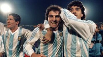 Argentina festeja su título en la Copa América de 1991. Diego Simeone, Oscar Ruggeri y Sergio Fabián Vázquez.