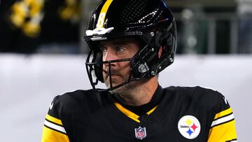 CINCINNATI, OHIO - OCTOBER 16: Aaron Rodgers #8 of the Pittsburgh Steelers warms up prior to the game against the Cincinnati Bengals at Paycor Stadium on October 16, 2025 in Cincinnati, Ohio. Dylan Buell/Getty Images/AFP (Photo by Dylan Buell / GETTY IMAGES NORTH AMERICA / Getty Images via AFP)
