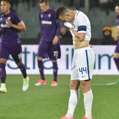 Carlos Salcedo, clave en la victoria de Fiorentina sobre Inter