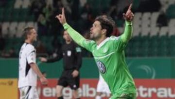 Diego, que en la imagen celebra un gol con el Wolfsburgo, niega contactos con el Atl&eacute;tico.