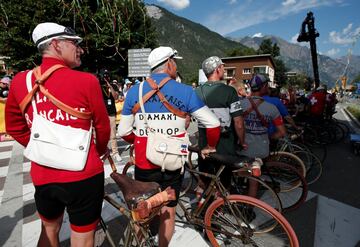 Exhibición de bicicletas antiguas durante la decimotercera etapa del Tour de Francia.