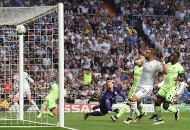 La vuelta en el Bernabéu terminó casi como empezó, tras un gol a los pocos minutos de Gareth Bale que le valió al equipo madridista para ir a la final que se jugaría en Milán y donde acabarían ganando su 11ª Copa de Europa.