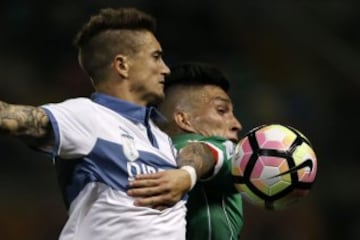 Futbol, Audax vs Universidad Catolica.
Decima fecha, cmapeonato de Clausura 2016/17.
El jugador de Universidad Catolica Ricardo Noir, izquierda, disputa el balon con Bryan Carrasco de Audax durante el partido de primera division en el estadio Bicentenario La Florida de Santiago, Chile.
16/04/2017
Andres Pina/Photosport
************

Football, Audax vs Universidad Catolica.
10th date, Clousure Championship 2016/17
Universidad Catolica's player Ricardo Noir, left, battles for the ball against Bryan Carrasco of Audax during the first division football match held at the Bicentenario La Florida stadium in Santiago, Chile.
16/04/2017
Andres Pina/Photosport