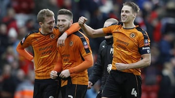 Los jugadores del Wolverhampton celebran su clasificaci&oacute;n. 