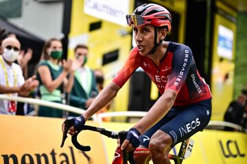 Bernal llega a meta en una etapa del Tour de Francia 2023.