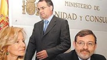 <b>CONTRA EL DOPAJE. </b>Elena Salgado, ministra de Sanidad, y Lissavetzky.