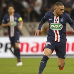 Kurzawa y Sarr, dos objetivos para los laterales del Sevilla