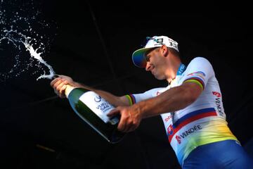 Peter Sagan, en el podio de la 4ª etapa de la Vuelta a San Juan donde finalizó segundo.