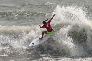 La surfista brasile?a fue mejor que la portuguesa Teresa Bonvalot y estar en cuartos de final. Contra la japonesa Amuro Tsuzuki.