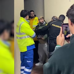 El padre de Lamine y su séquito abandonan La Cartuja entre insultos: al borde de la agresión