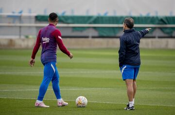 El primer entrenamiento con Sergi Barjuan en imágenes