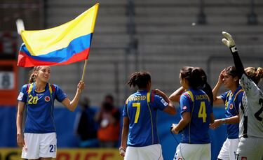 La mediocampista jugó el Mundial de 2011; la Copa América de 2014, los Juegos Olímpicos de Londres 2012 y Río 2016; los Juegos Panamericanos del 2015 y los Centroamericanos de Veracruz 2014, en donde Colombia se colgó la medalla de oro. Sin embargo en 2019 denunció presuntas irregularidades y cobros ilegales a las deportistas por parte de los técnicos y desde ese momento no volvió a ser llamada.