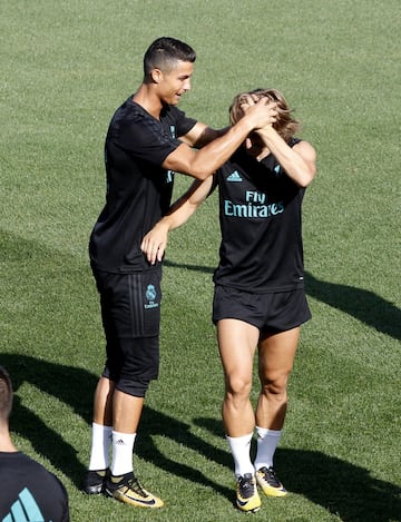 Cristiano y Modric protagonistas en el entrenamiento