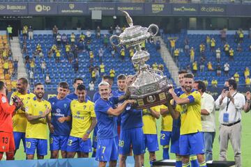 El Cádiz se llevó, en los penaltis, el Trofeo Carranza.