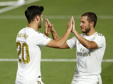 2-0. Marco Asensio celebró el segundo gol con Eden Hazard.