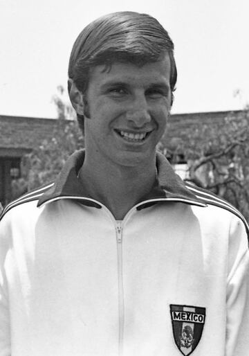 Enrique Borja debutó con Club Universidad en 1964 y en cinco años con el equipo convirtió 69 anotaciones, siendo así el octavo mejor goleador de Pumas. En 1966, con apenas 21 años, fue el delantero titular de México en el Mundial de Inglaterra y anotó el único gol del Tri en dicho torneo.