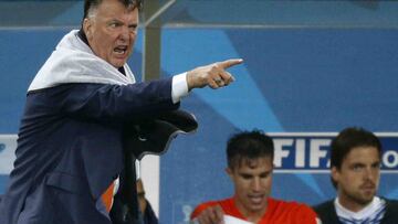 El entrenador holand&eacute;s, Louis van Gaal y el exjugador, Robin van Persie, con Holanda.