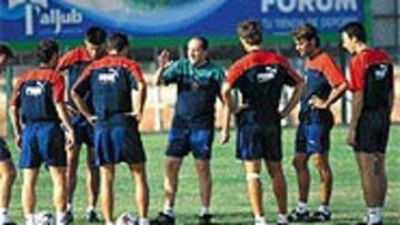 <B>OBLIGADO A GANAR</B>. El técnico del Elche debe conseguir un buen resultado en Málaga para cortar de raíz los rumores sobre su futuro.