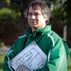 Ariel Holan espera el llamado de Azul Azul para viajar a Chile