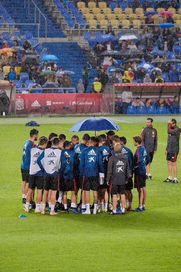 Luis Enrique con el grupo.