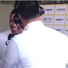 La última de Ronaldinho: se ríe de la prensa y manda a su doble a hablar con la prensa