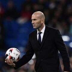 Zinedine Zidane, entre candidatos para dirigir a Diego Reyes
