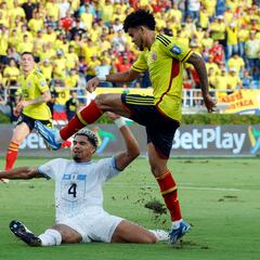 Colombia deja escapar la victoria y Uruguay golpea en Barranquilla