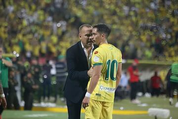 Lleva más de nueve años en el fútbol colombiano, su hijo es colombiano. Su historia empezó en el Deportivo Cali, luego de dos años pasó a Junior en donde se destacó y fue campeón en tres ocasiones, el camino lo mandó a Santa Fe en donde era uno de los mejores, fue muy querido por la hinchada, pero luego decidió tomar otro rumbo y llegar a Bucaramanga en donde logró convertirse en ídolo tras ser el dueño de las ideas del equipo santandereano y sacarlo por primera vez campeón.
