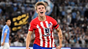 El Atl¨¦tico de Madrid se frota las manos con Pablo Barrios. El centrocampista salido de la cantera ha desplegado un gran juego en la primera temporada completa con el primer equipo. Una irrupci¨®n necesaria que Simeone no dud¨® en sumar a su medular. Tiene el mejor ejemplo del crecimiento de un centrocampista de la casa a su costado con Koke. Barrios gusta tanto por su polivalencia para ejercer labores de ?stopper? como para desplegar su juego como interior con una gran visi¨®n de juego y un f¨ªsico que le permite correr y correr. Un ?box to box? de manual que ha terminado la temporada con casi 2.000 minutos en sus piernas.