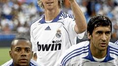 Guti vuelve al Madrid en un Calderón en llamas
