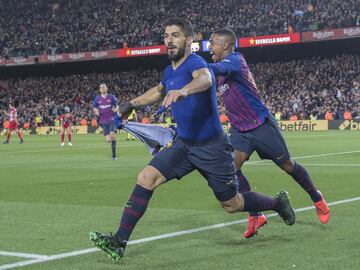 Barcelona-Atlético de Madrid (2-0).
Suárez y Messi cerraron el debate. El Barcelona sentenció la Liga tras doblegar a un Atlético dignísimo que resistió con uno menos por la expulsión de Costa desde el minuto 30.