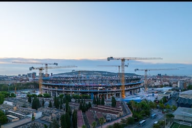 La empresa de construcción Limac Holding aún no ha emitido un certificado de trabajo final, que ha creado críticas internas y externas de la falta de transparencia en el proceso.