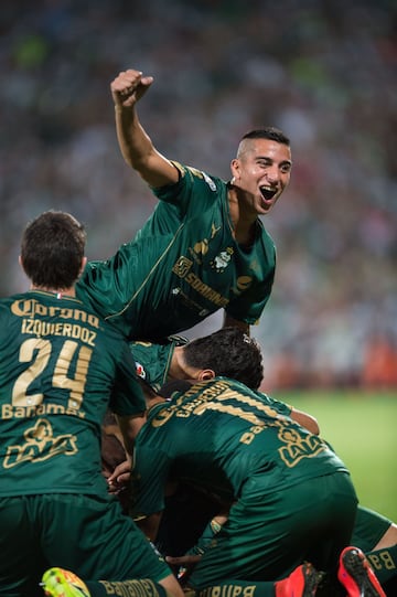 La noche dorada del ‘Chuleta’ Orozco. Se despachó con cuatro goles y le dio prácticamente el título a Santos. Aunque en la vuelta pasaron sustos al caer por 3-0, global 5.3.