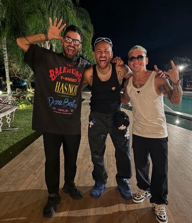 Neymar con Tomás Rincón y Yeferson Soteldo.