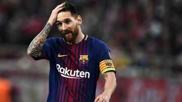 Barcelona&#039;s Argentinian forward Lionel Messi reacts at the end of the UEFA Champions League group D football match between FC Barcelona and Olympiakos FC at the Karaiskakis stadium in Piraeus near Athens on October 31, 2017.  / AFP PHOTO / ARIS MESSINIS