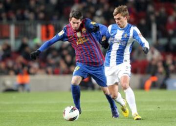 Isaac Cuenca. Tras una exitosa cesión al CE Sabadell regresó al filial blaugrana siendo uno de los más destacados y recibiendo el premio de formar parte del primer equipo. Una lesión en su cesión al Ajax mermó su progresión. Tras pasar por el Dépor, el Bursaspor turco y el Granada, este verano recaló en el Hapoel Be'er Sheva.