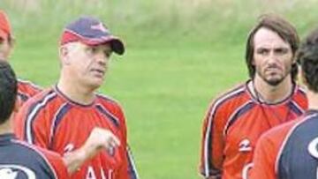 <b>Regreso</b>. Aguirre y sus jugadores volverán pronto de Inglaterra.