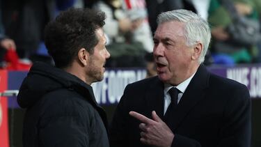 Real Madrid's Italian coach Carlo Ancelotti (R) talks with Atletico Madrid's Argentinian coach Diego Simeone before the Spanish Copa del Rey (King's Cup) football match between Club Atletico de Madrid and Real Madrid CF at the Metropolitano stadium in Madrid on January 18, 2024. (Photo by Pierre-Philippe MARCOU / AFP)