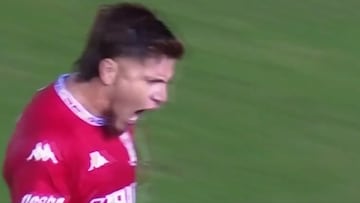 En Colo Colo había dejado de hacerlo, pero en Argentina es otro: Gil se eleva con un golazo