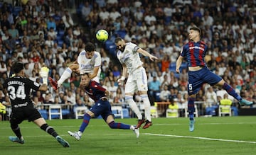 2-0. Karim Benzema marca el segundo gol.