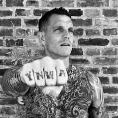 Un ex-defensa mítico del Liverpool es el rey de los tatuajes