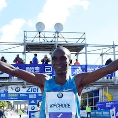 Kipchoge: "Bajar de dos horas sería como llegar a la Luna"