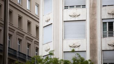 Se cae en el portal de su edificio y la comunidad de vecinos acaba pagando miles de euros