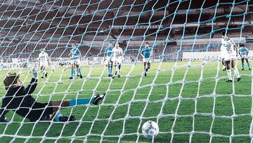 Míchel marcó de penalti