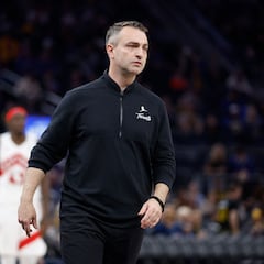 Why did Toronto Raptors coach Darko Rajakovic criticize the referee team in the Lakers post-game press conference?