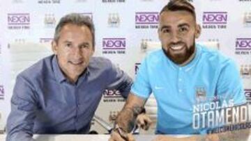 Otamendi, firmando su nuevo contrato