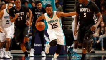 Walker (34) acaba con Towns (28+14), Ricky y los Wolves