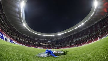 Ramo de flores depositado por Margarita en el Metropolitano.